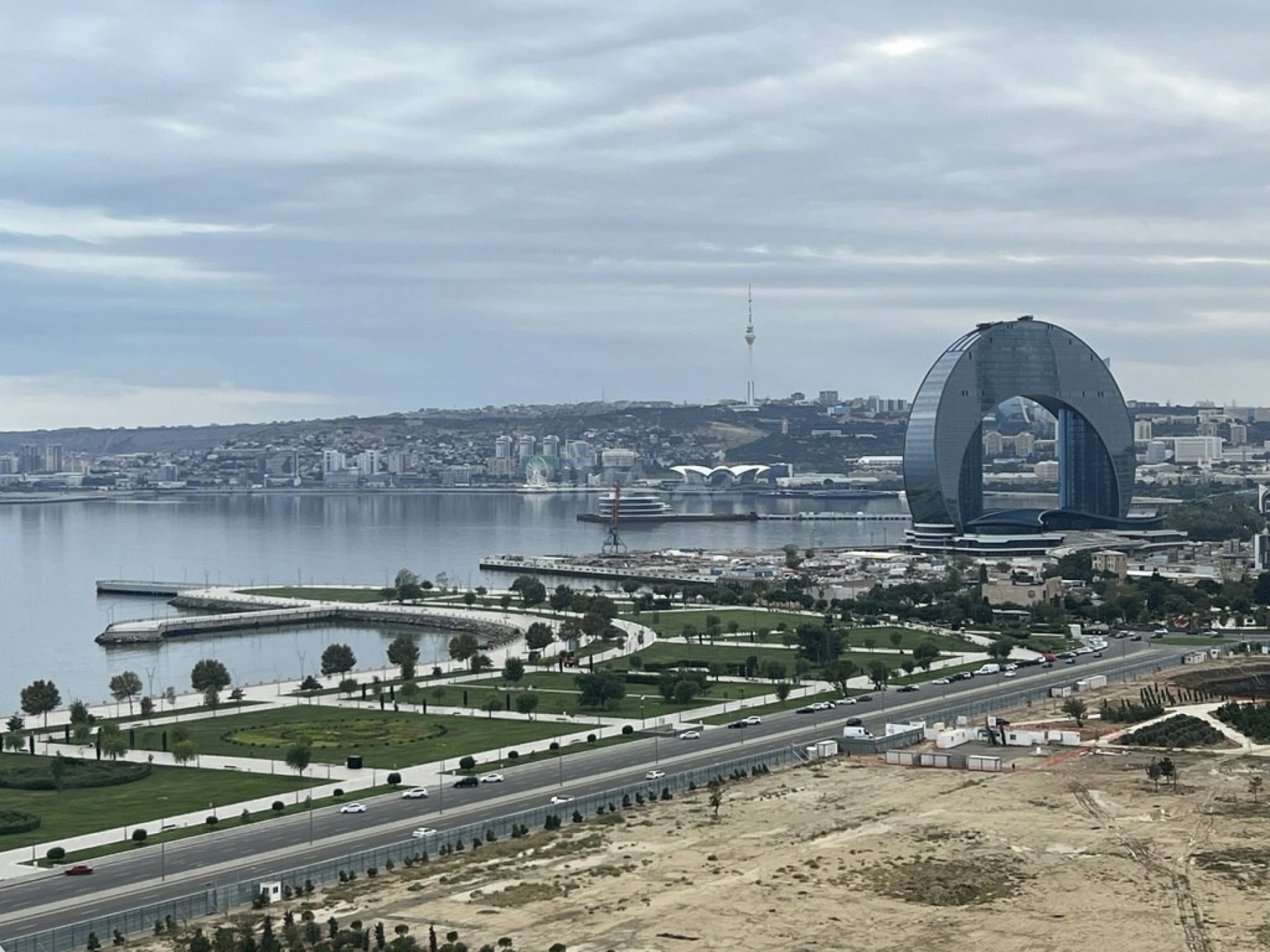 Satılır 4 otaqlı mənzil 250 m²