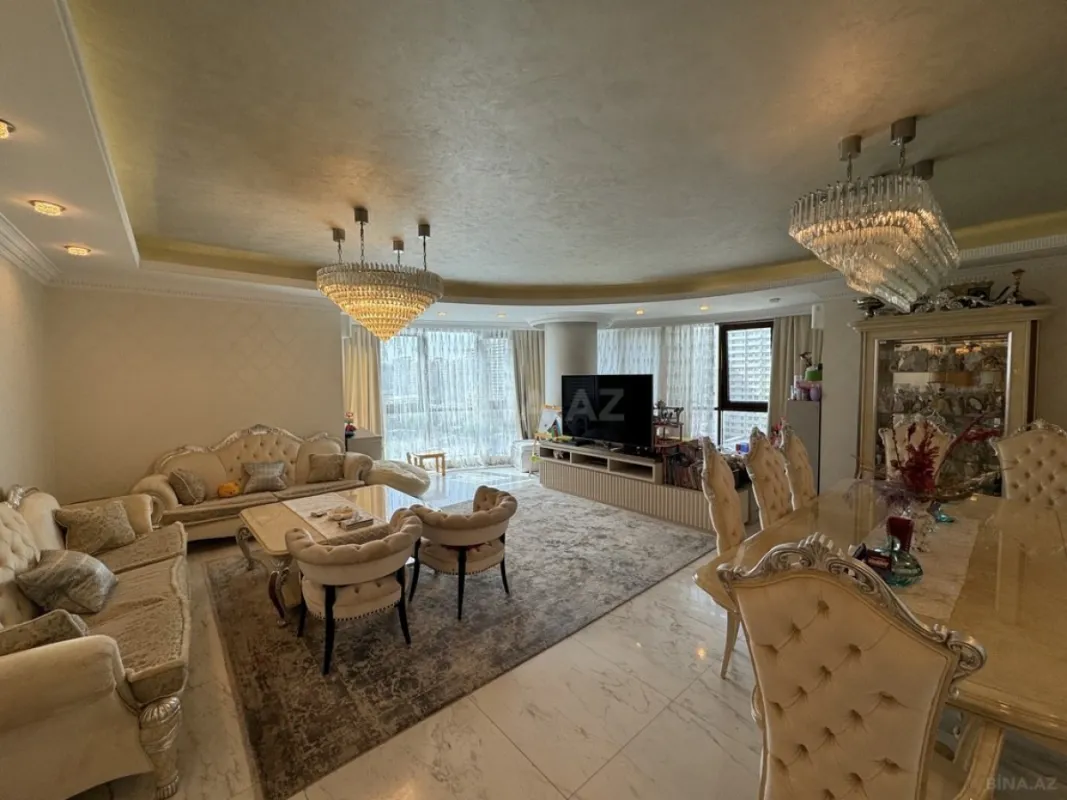 Satılır 4 otaqlı mənzil 250 m²