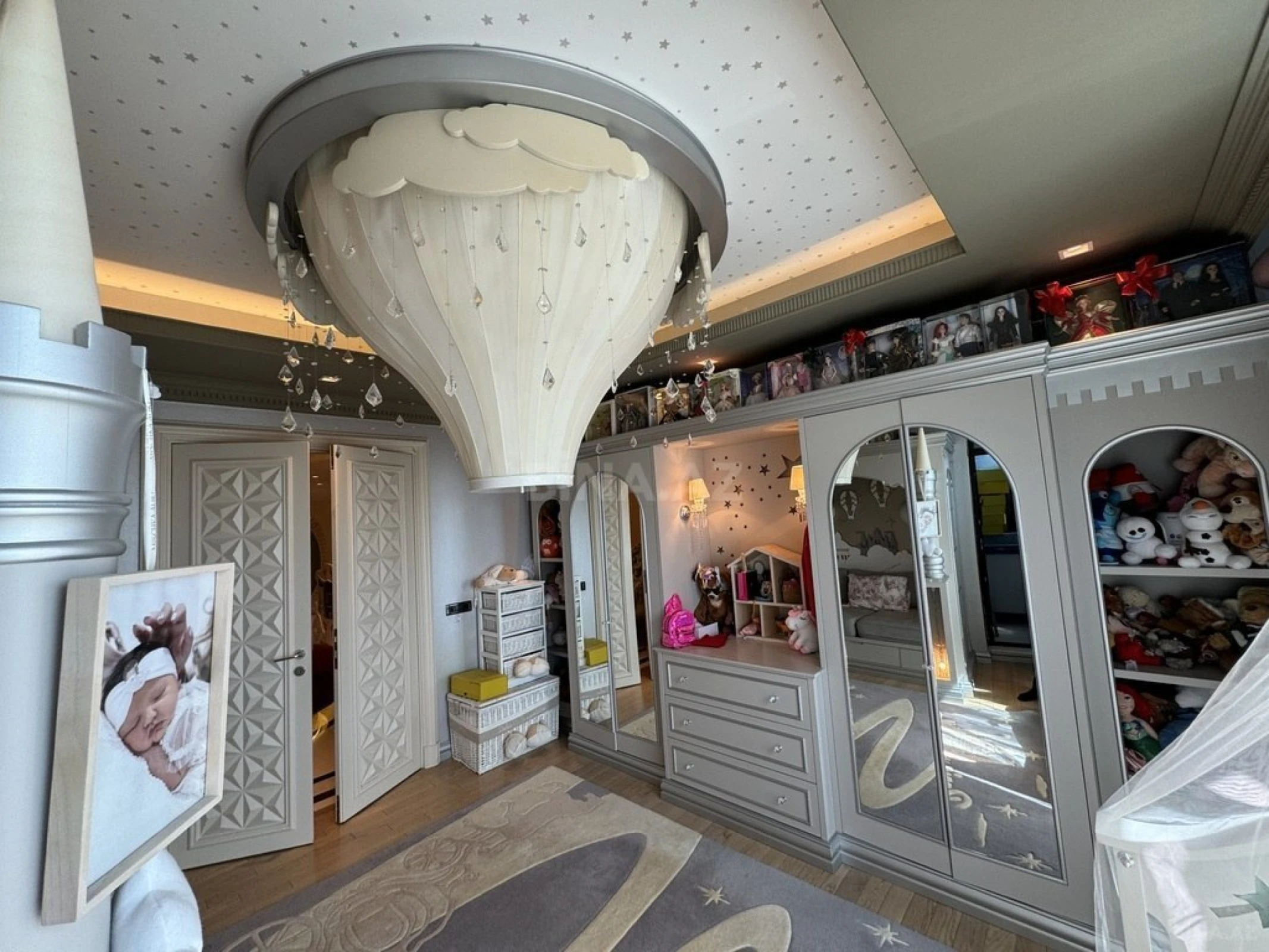 Satılır 4 otaqlı mənzil 250 m²