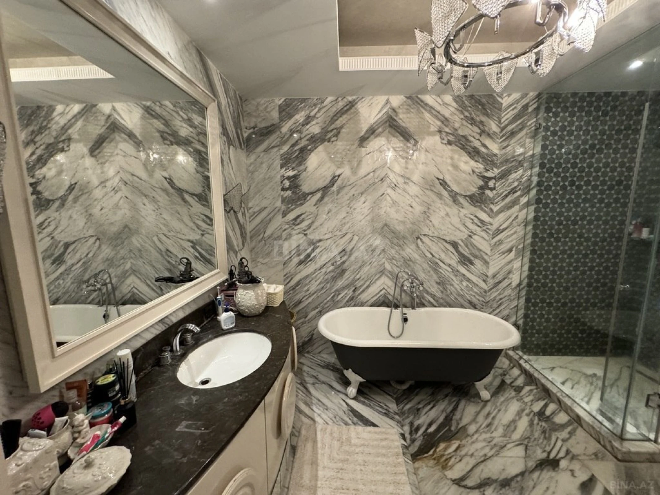 Satılır 4 otaqlı mənzil 250 m²