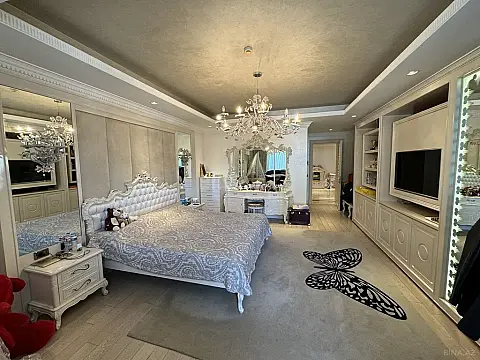 Satılır 4 otaqlı mənzil 250 m²