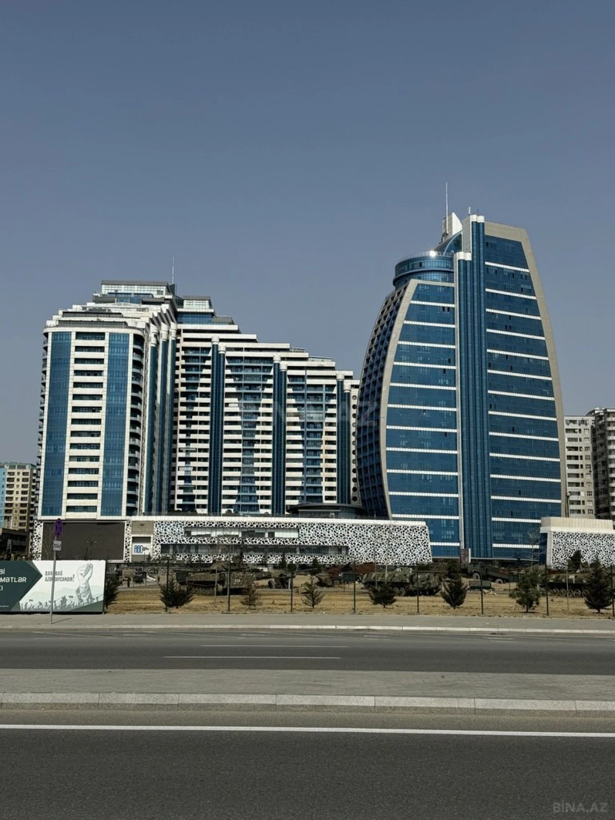 Satılır 4 otaqlı mənzil 250 m²