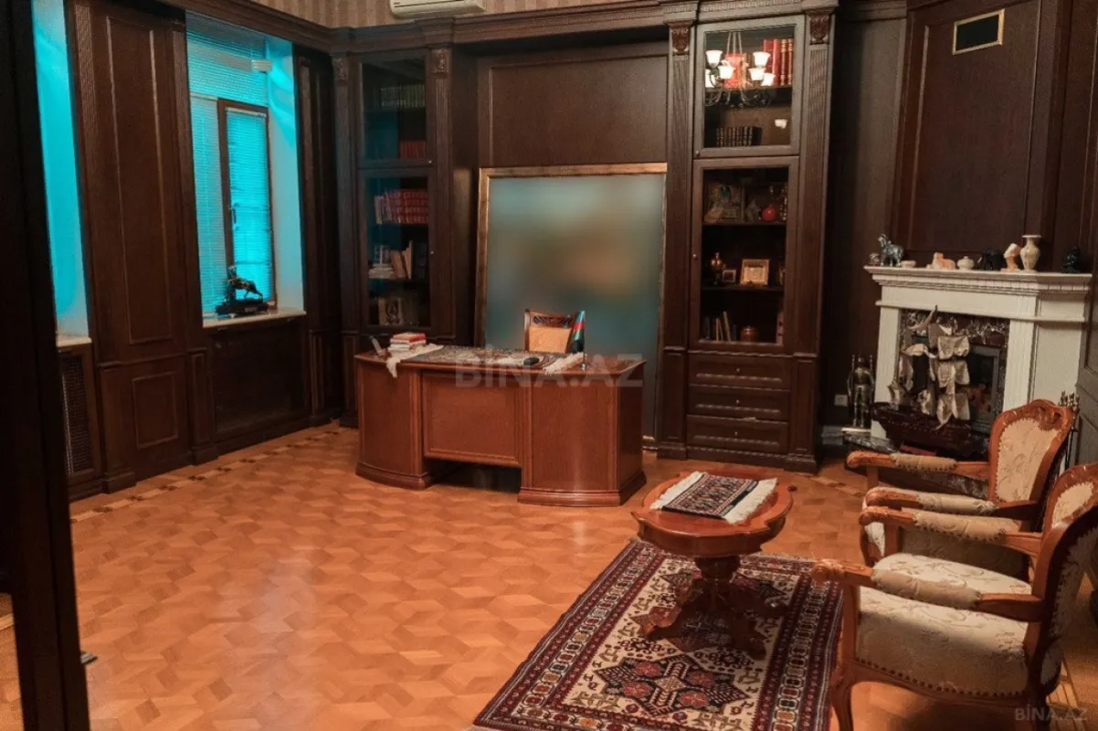 Satılır 8 otaqlı həyət evi 600 m²