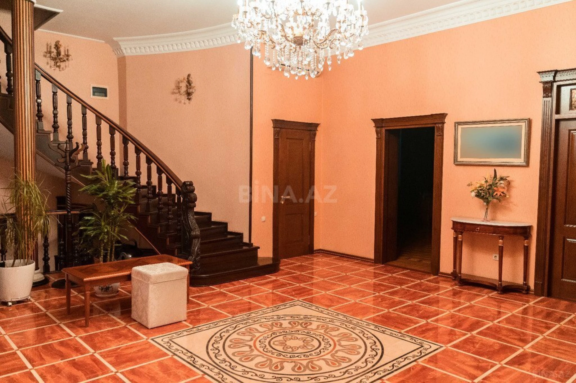 Satılır 8 otaqlı həyət evi 600 m²