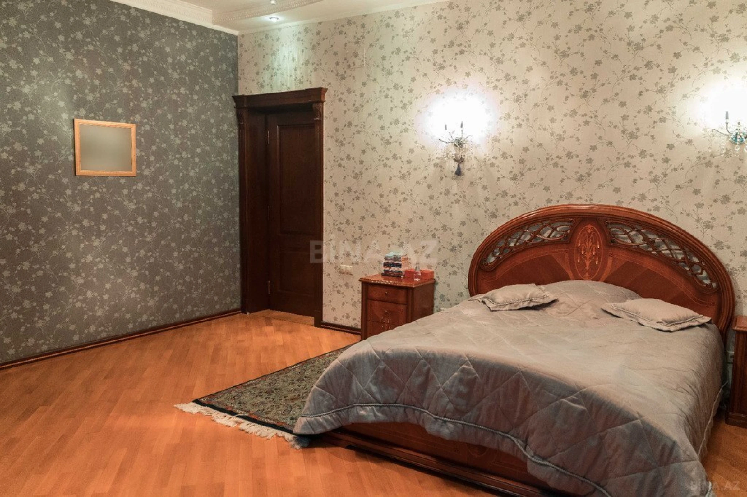 Satılır 8 otaqlı həyət evi 600 m²