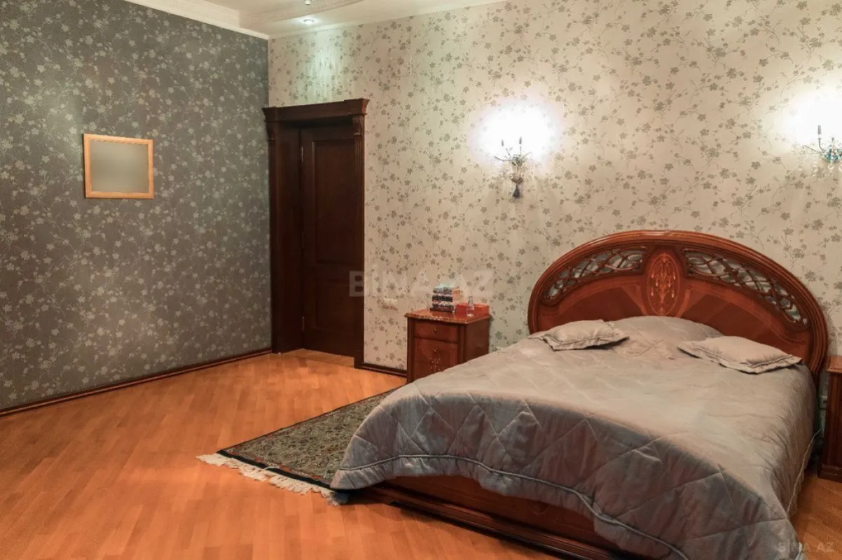 Satılır 8 otaqlı həyət evi 600 m²