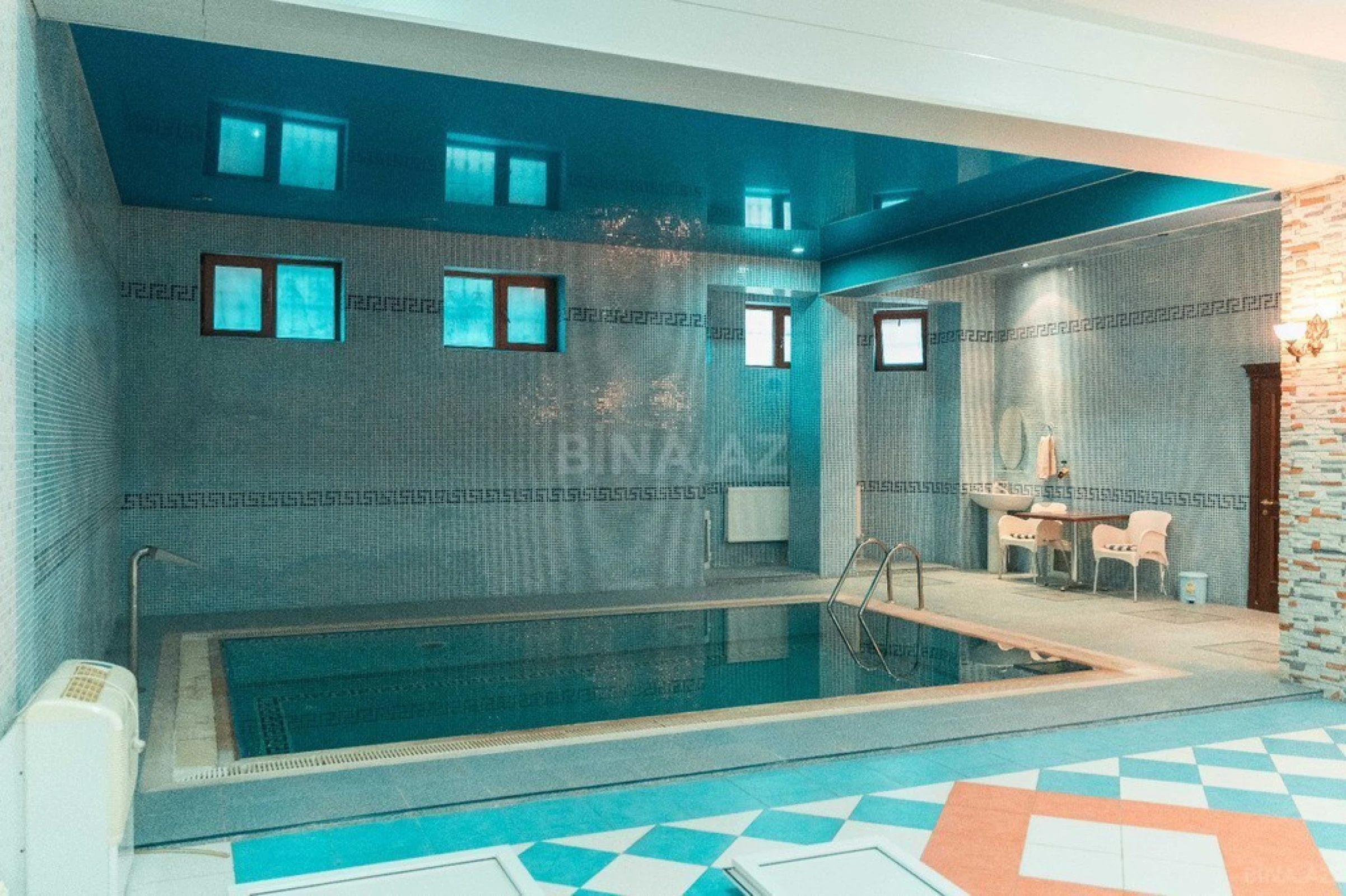 Satılır 8 otaqlı həyət evi 600 m²