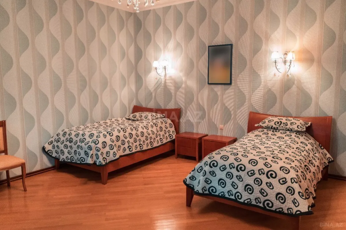 Satılır 8 otaqlı həyət evi 600 m²