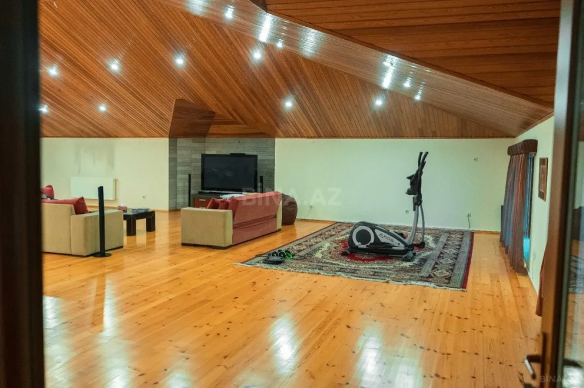 Satılır 8 otaqlı həyət evi 600 m²