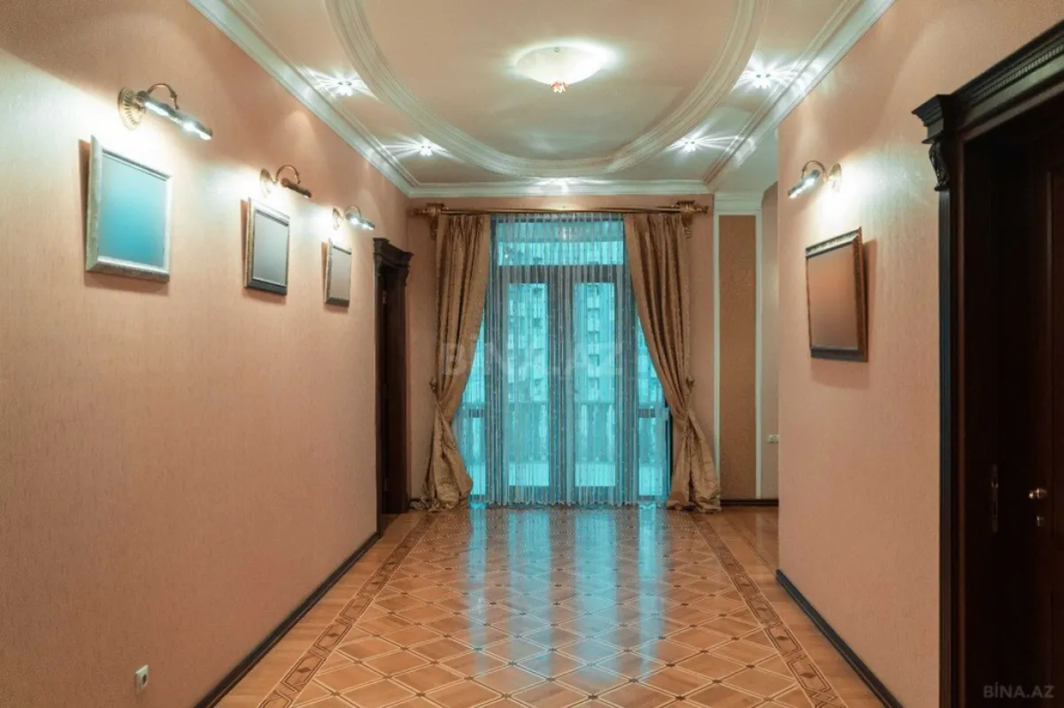 Satılır 8 otaqlı həyət evi 600 m²