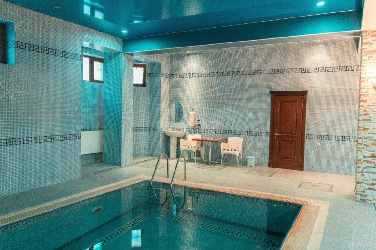 Satılır 8 otaqlı həyət evi 600 m²