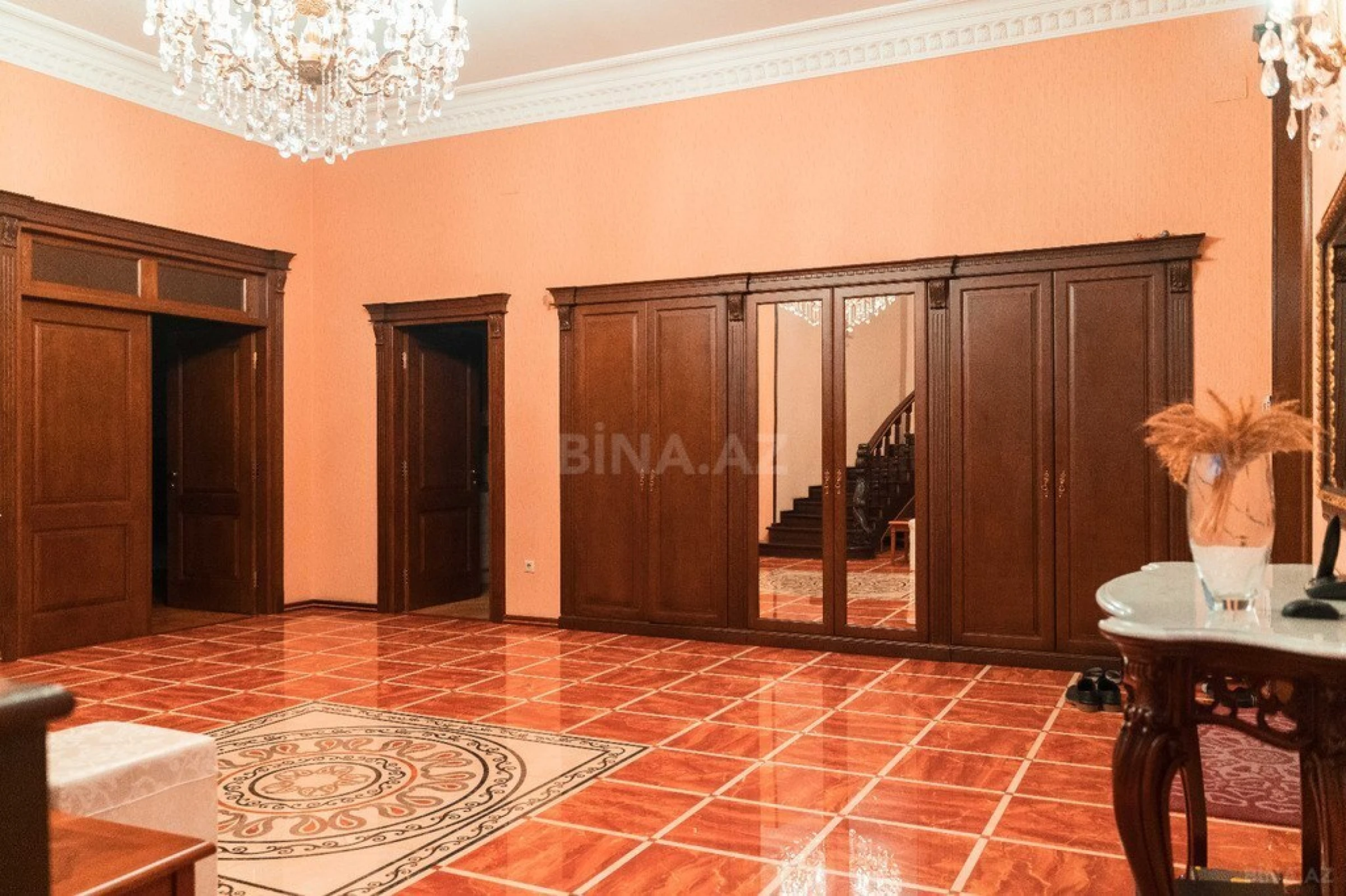 Satılır 8 otaqlı həyət evi 600 m²