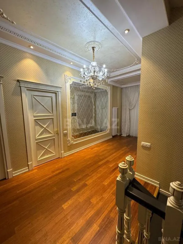 Satılır 8 otaqlı həyət evi 650 m²