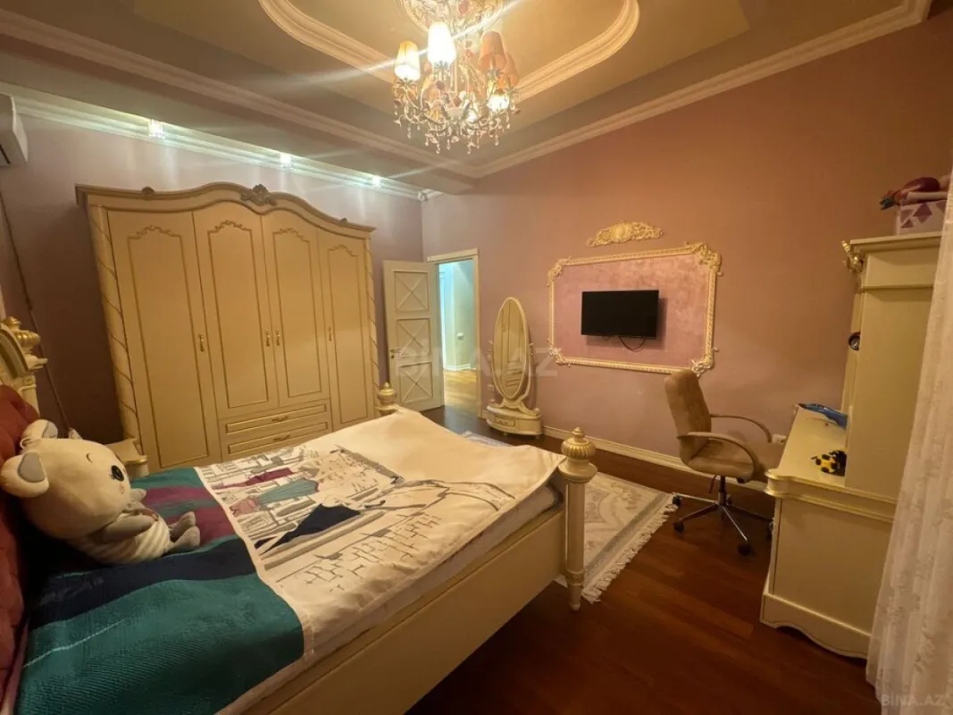 Satılır 8 otaqlı həyət evi 650 m²