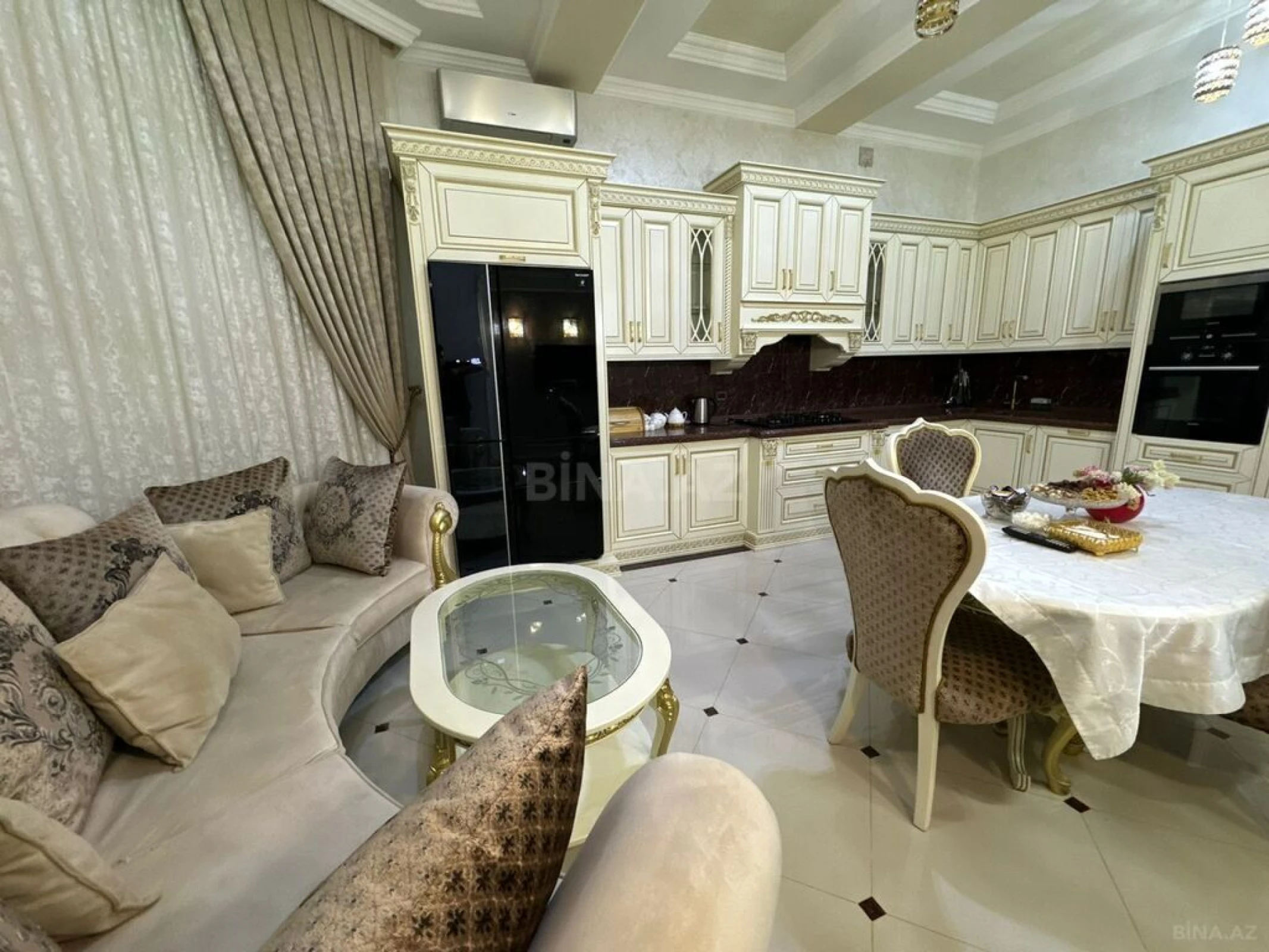 Satılır 8 otaqlı həyət evi 650 m²