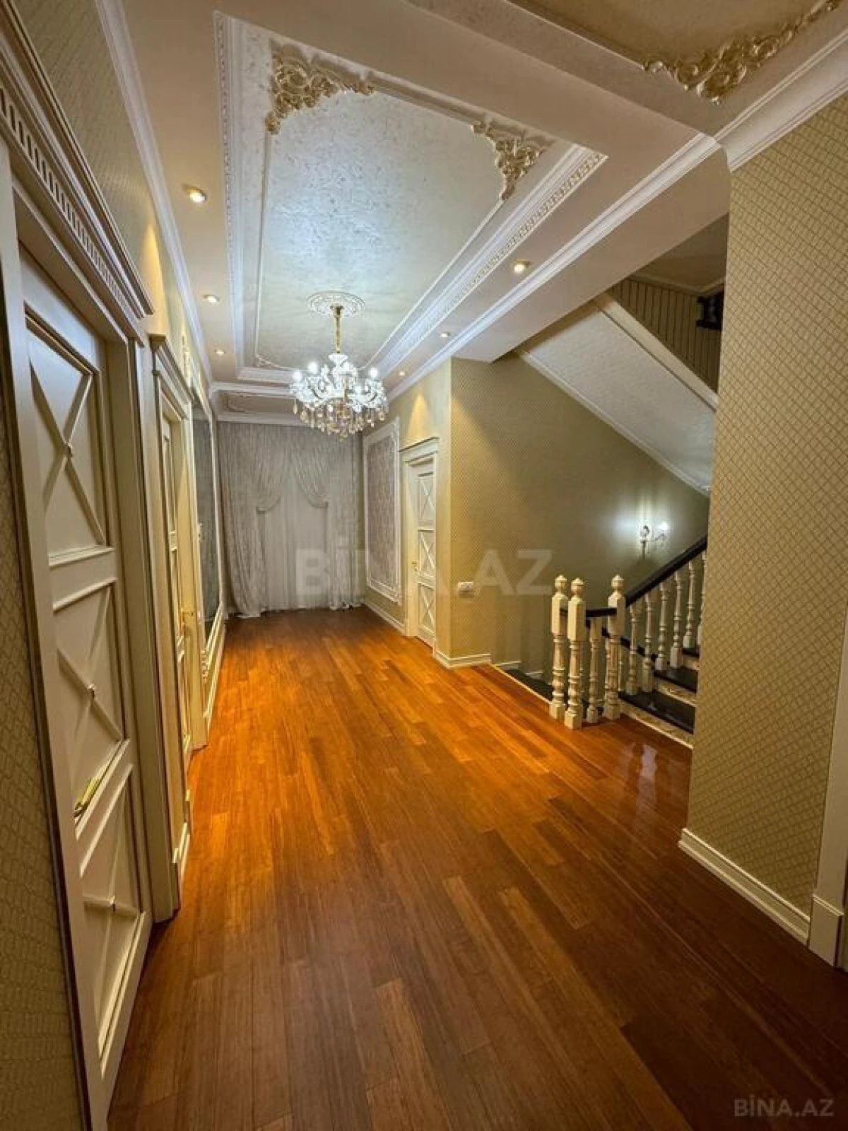 Satılır 8 otaqlı həyət evi 650 m²