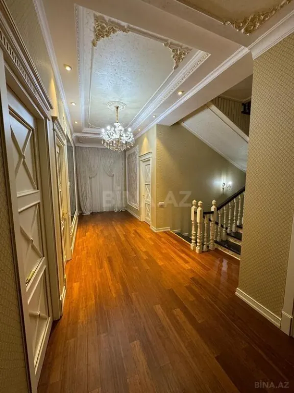 Satılır 8 otaqlı həyət evi 650 m²