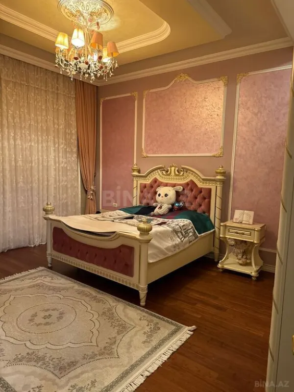 Satılır 8 otaqlı həyət evi 650 m²