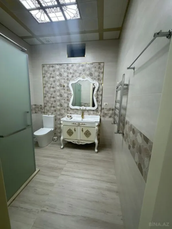 Satılır 8 otaqlı həyət evi 650 m²