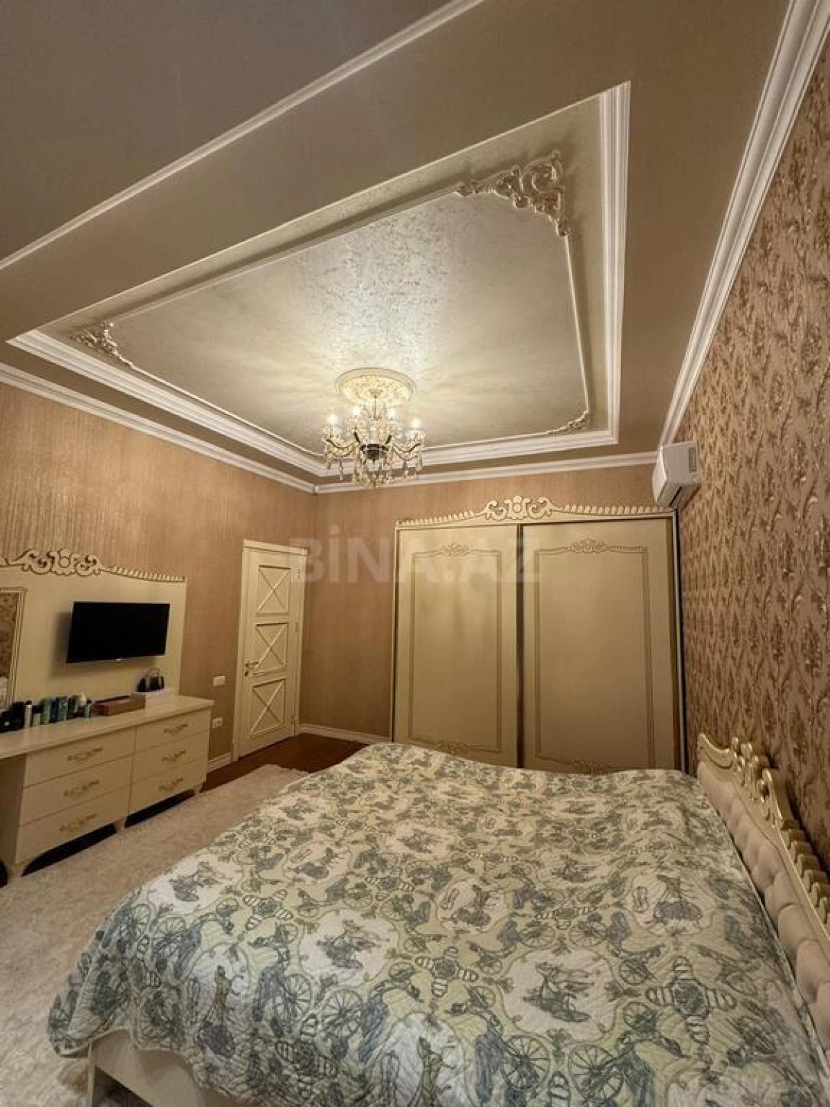 Satılır 8 otaqlı həyət evi 650 m²