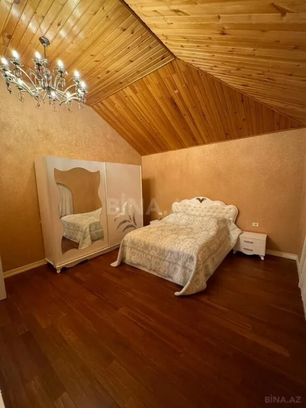 Satılır 8 otaqlı həyət evi 650 m²