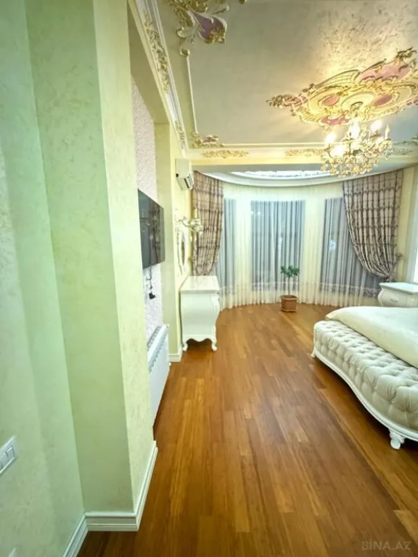 Satılır 8 otaqlı həyət evi 650 m²