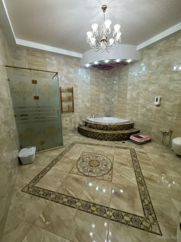 Satılır 8 otaqlı həyət evi 650 m²