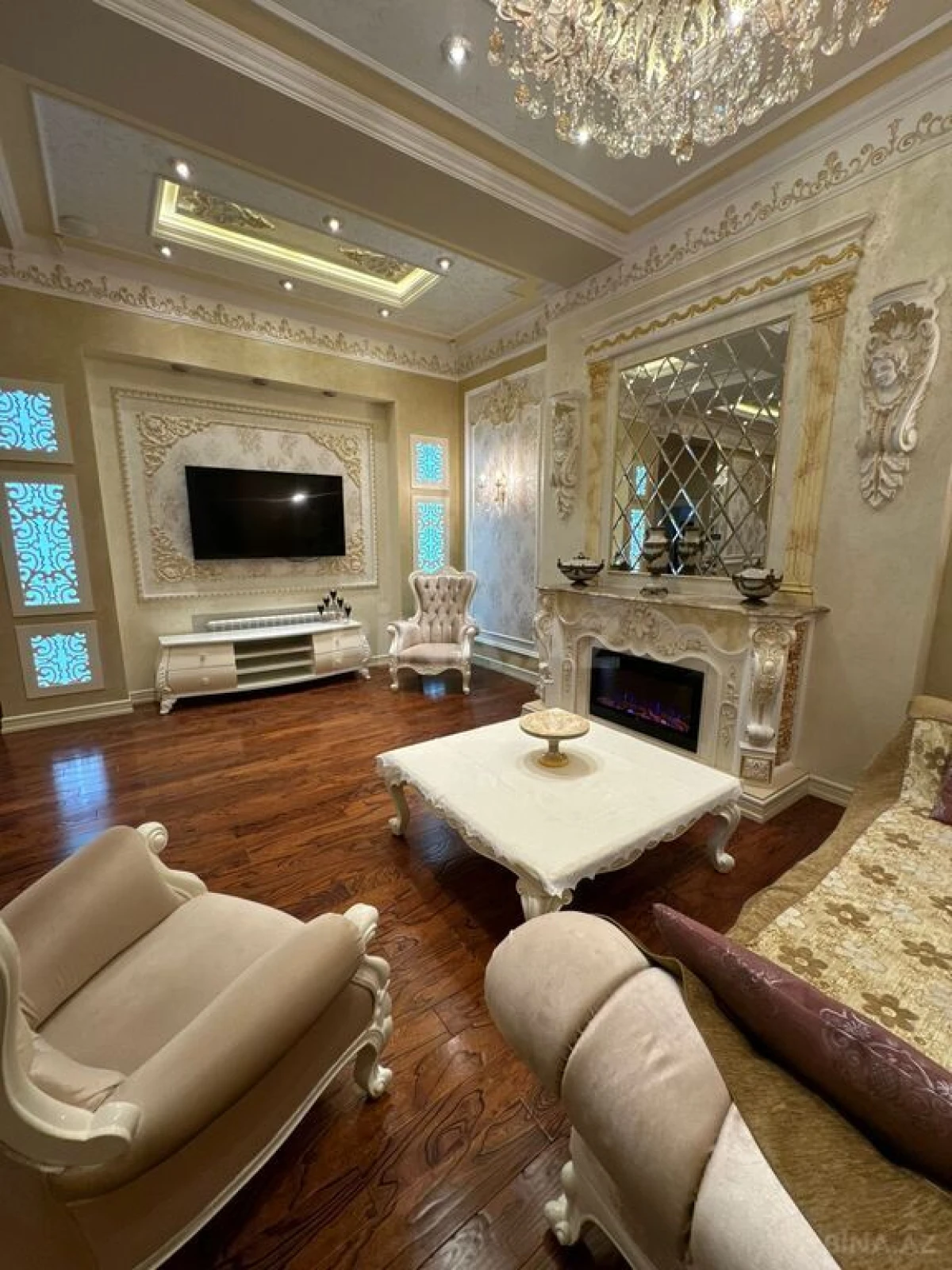 Satılır 8 otaqlı həyət evi 650 m²