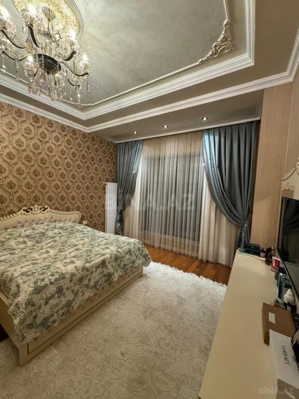 Satılır 8 otaqlı həyət evi 650 m²