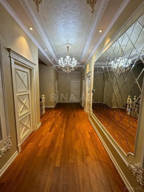 Satılır 8 otaqlı həyət evi 650 m²