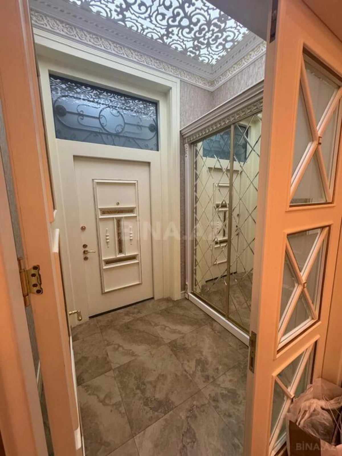 Satılır 8 otaqlı həyət evi 650 m²