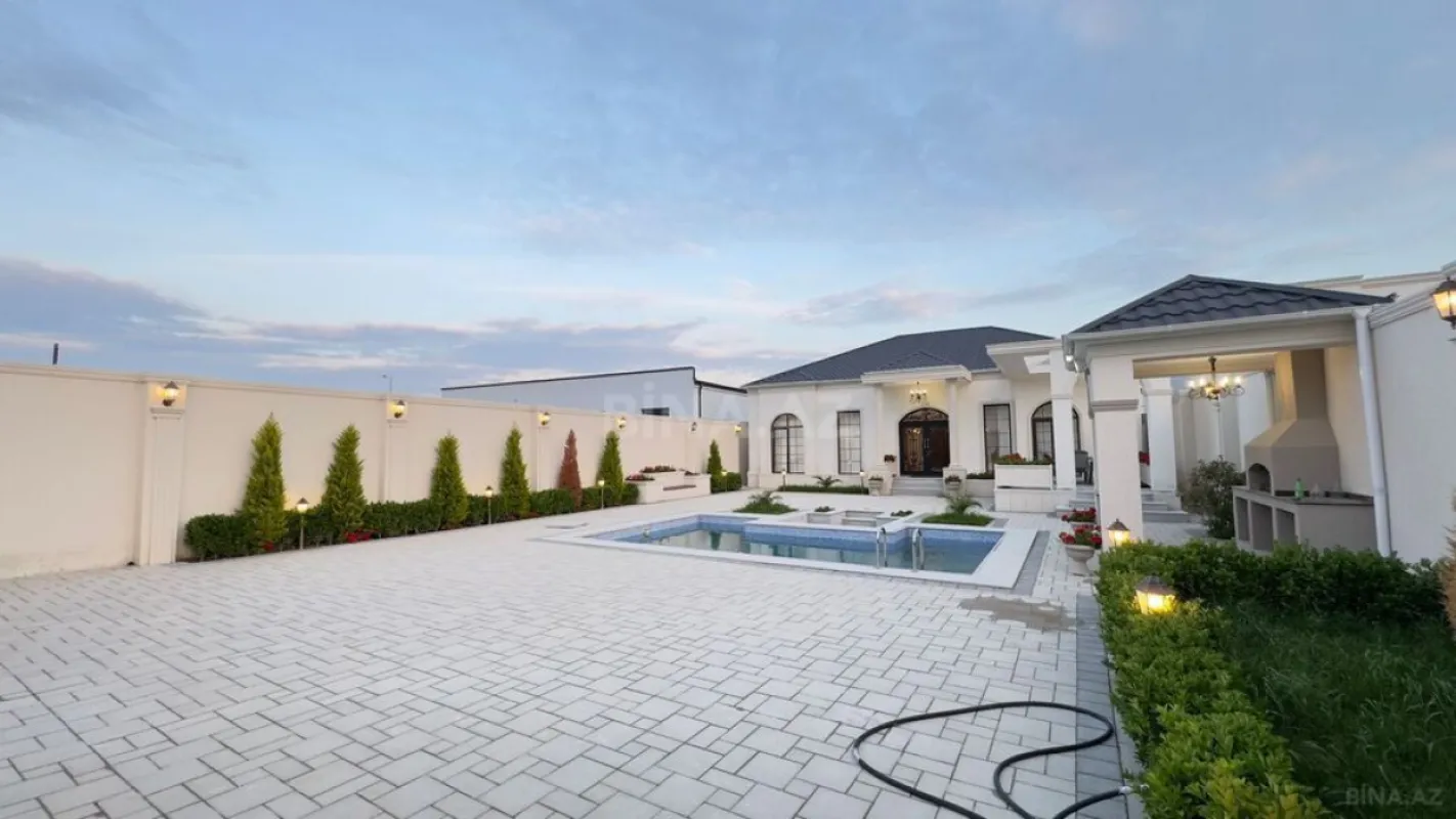 Satılır 5 otaqlı həyət evi 260 m²