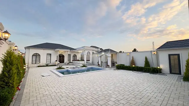 Satılır 5 otaqlı həyət evi 260 m²