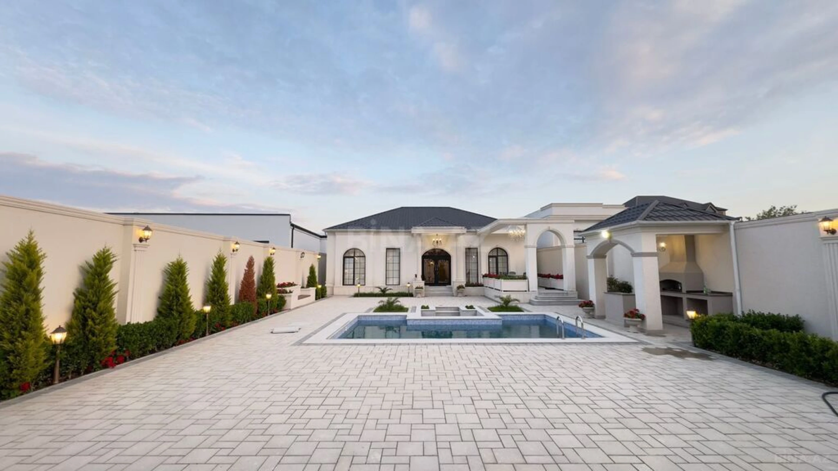 Satılır 5 otaqlı həyət evi 260 m²