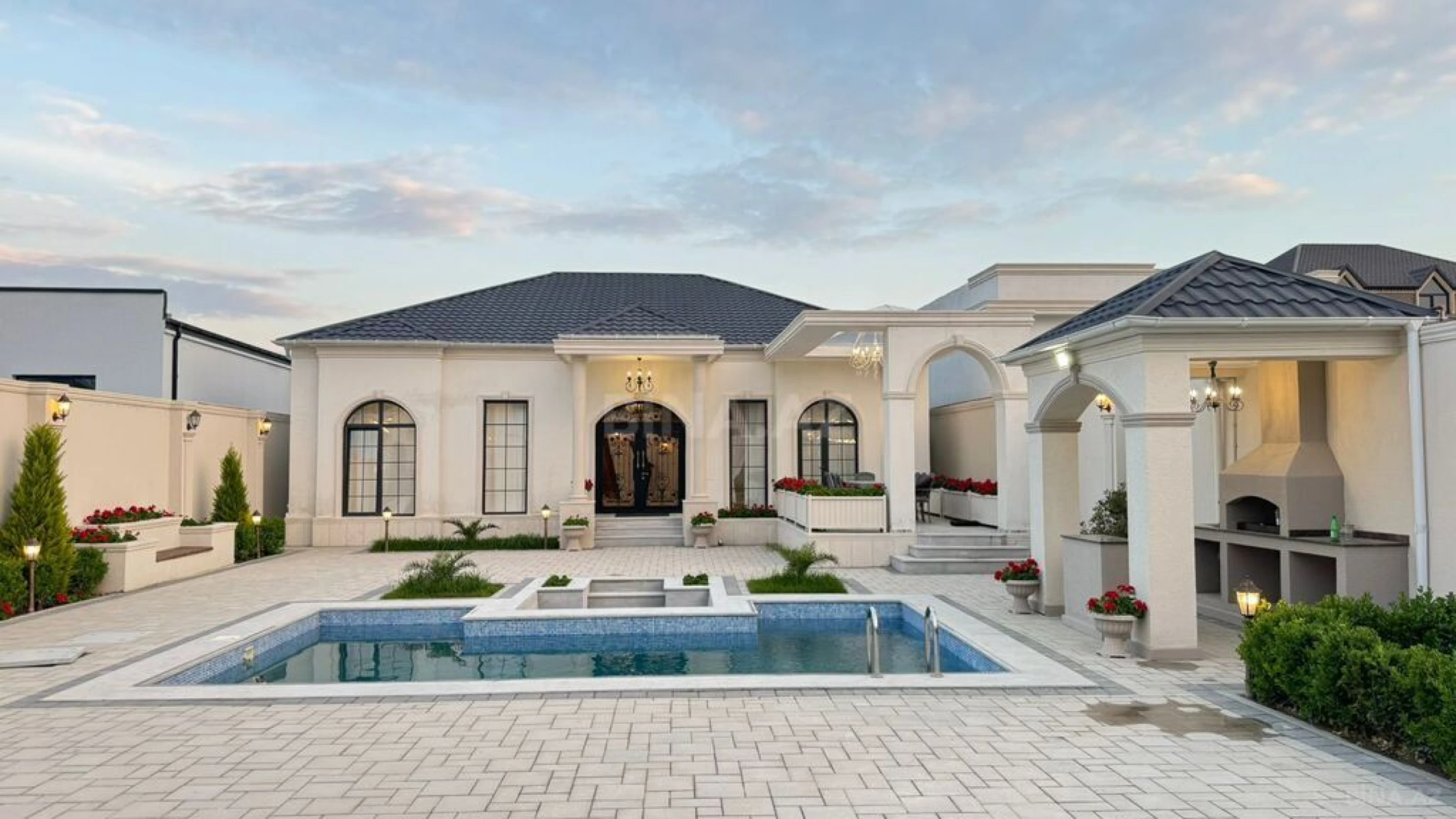 Satılır 5 otaqlı həyət evi 260 m²