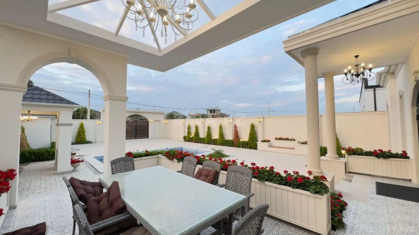 Satılır 5 otaqlı həyət evi 260 m²