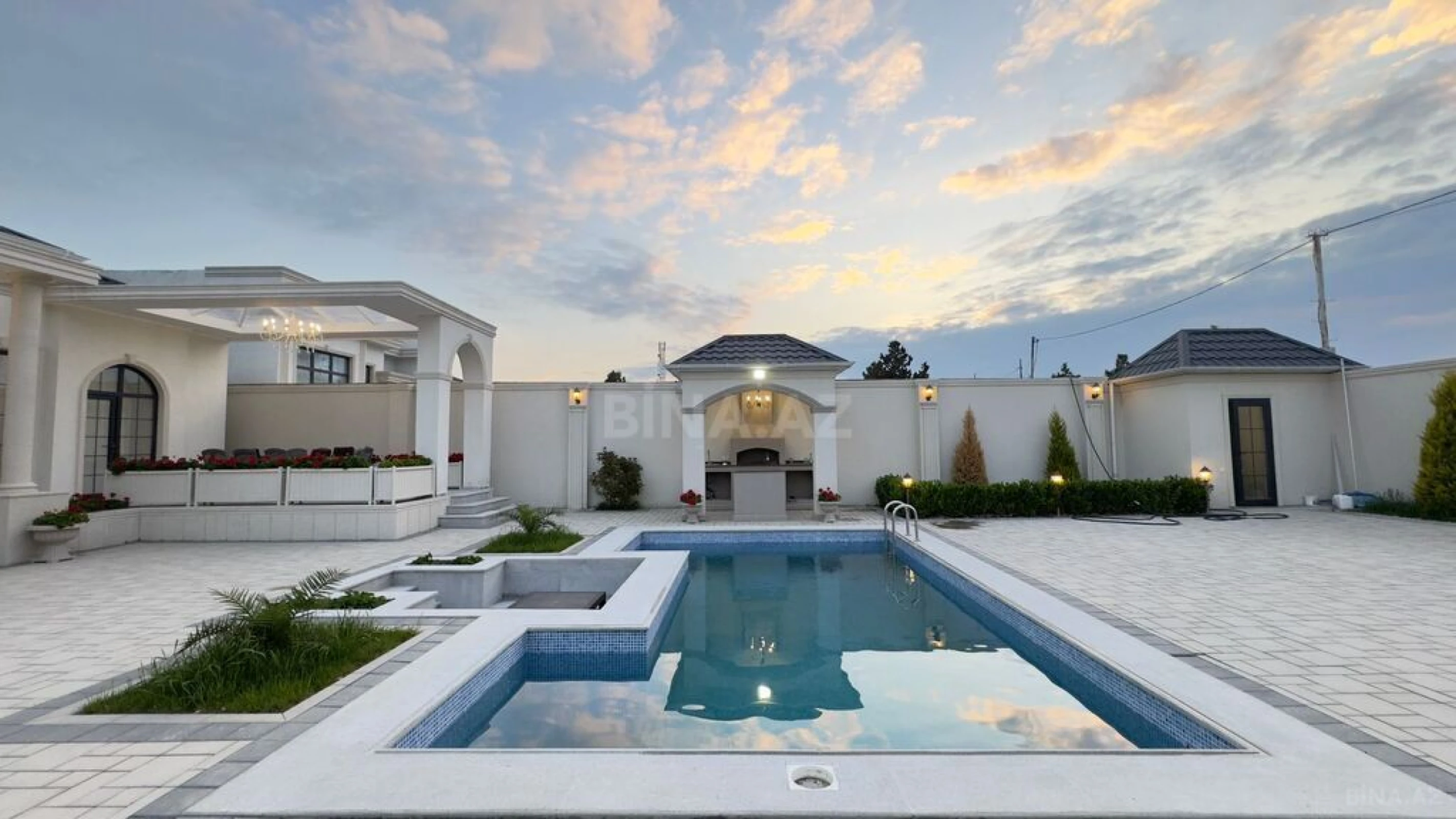 Satılır 5 otaqlı həyət evi 260 m²