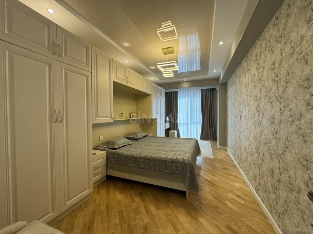 Satılır 2 otaqlı mənzil 97 m²