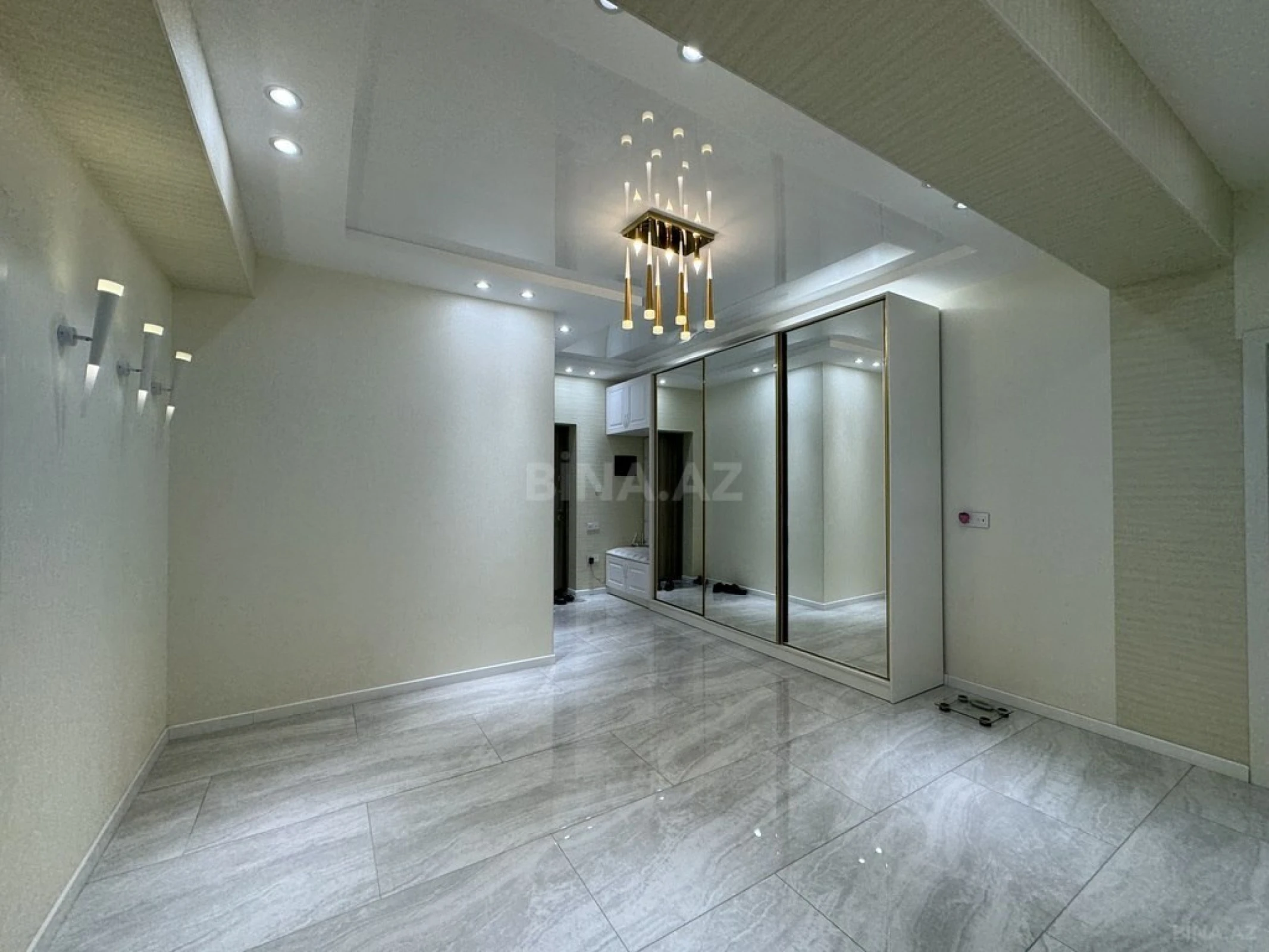 Satılır 2 otaqlı mənzil 97 m²