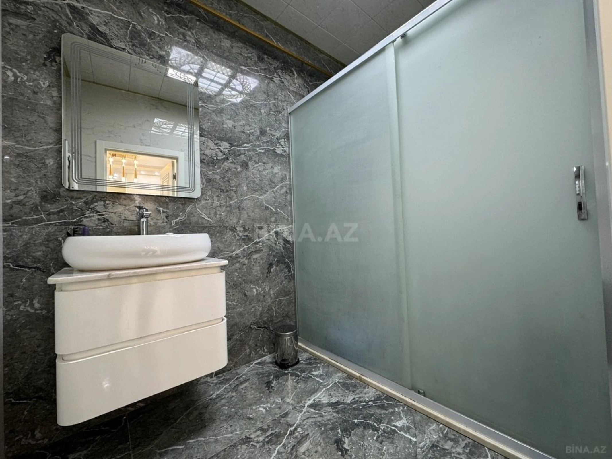 Satılır 2 otaqlı mənzil 97 m²