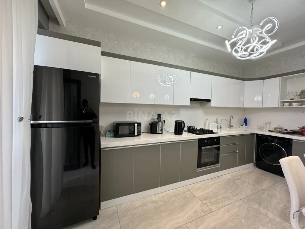 Satılır 2 otaqlı mənzil 97 m²