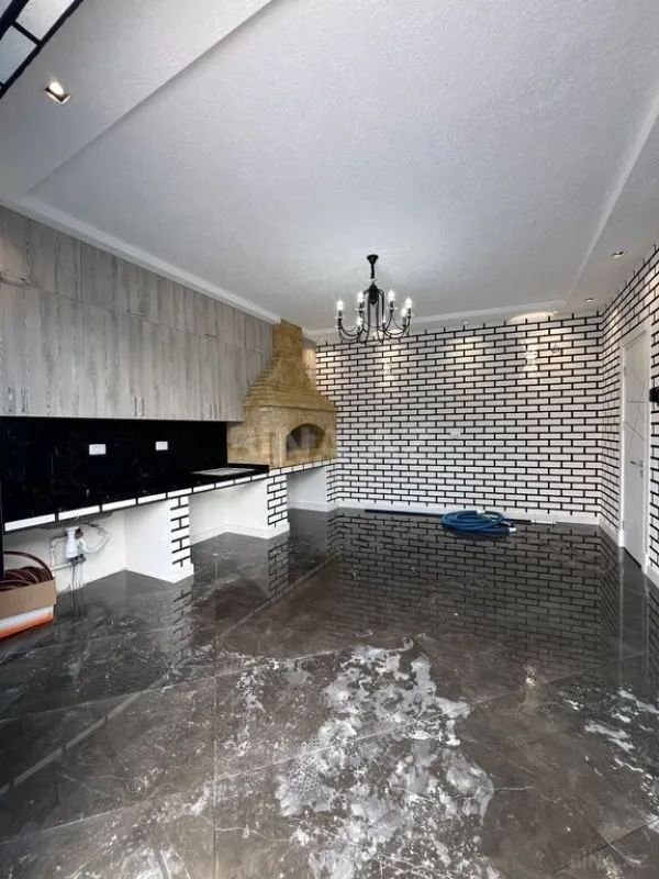 Satılır 4 otaqlı həyət evi 220 m²