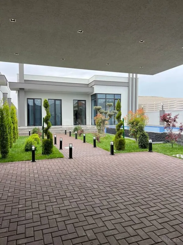 Satılır 4 otaqlı həyət evi 220 m²