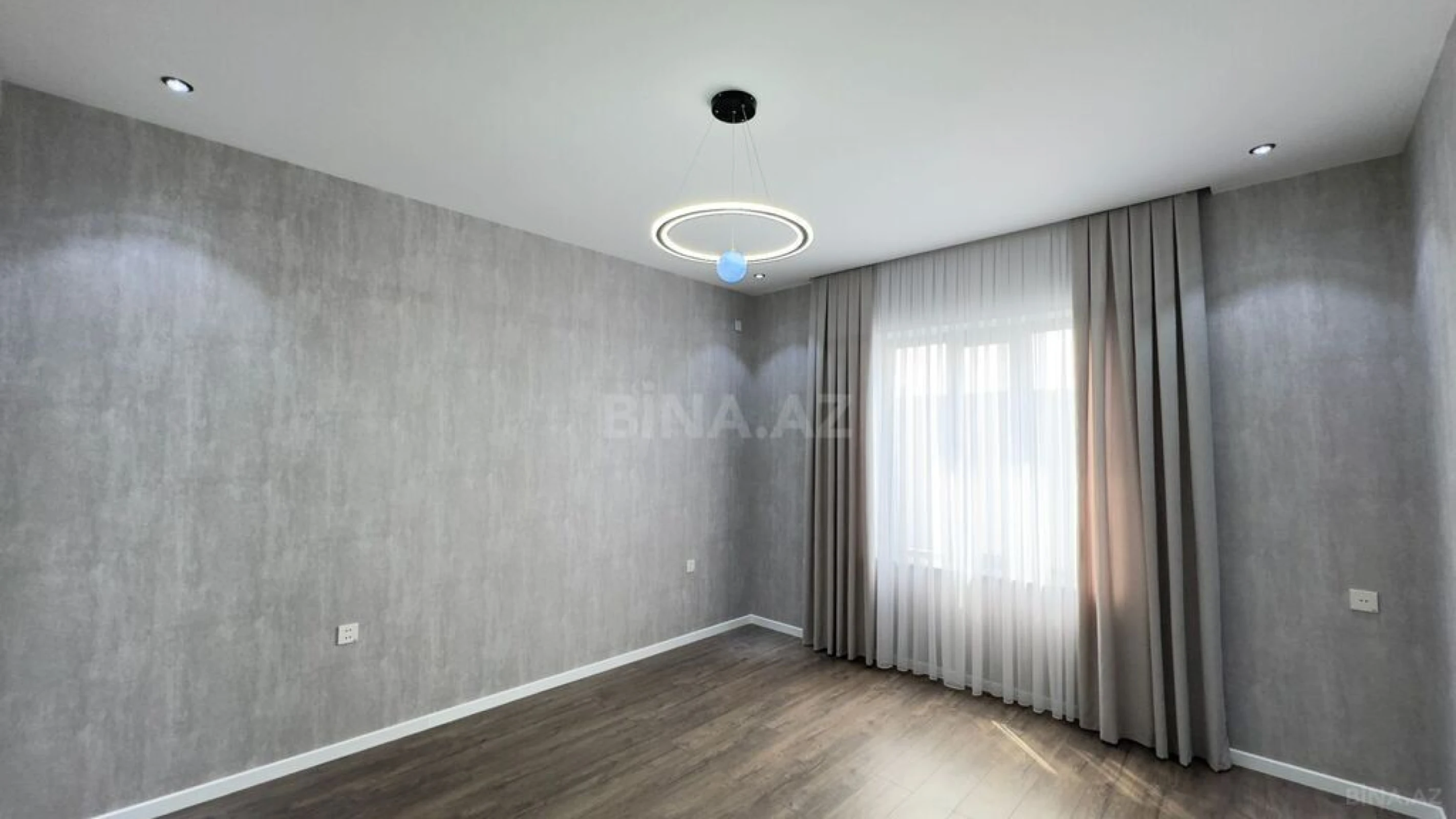 Satılır 4 otaqlı həyət evi 200 m²