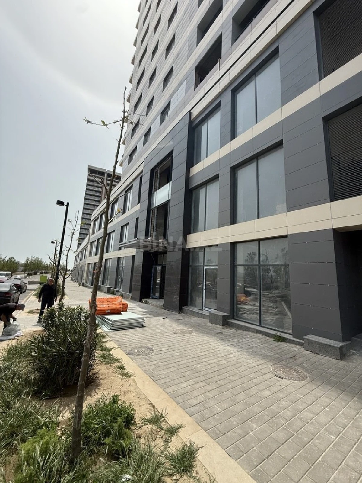 Satılır obyekt 410 m²