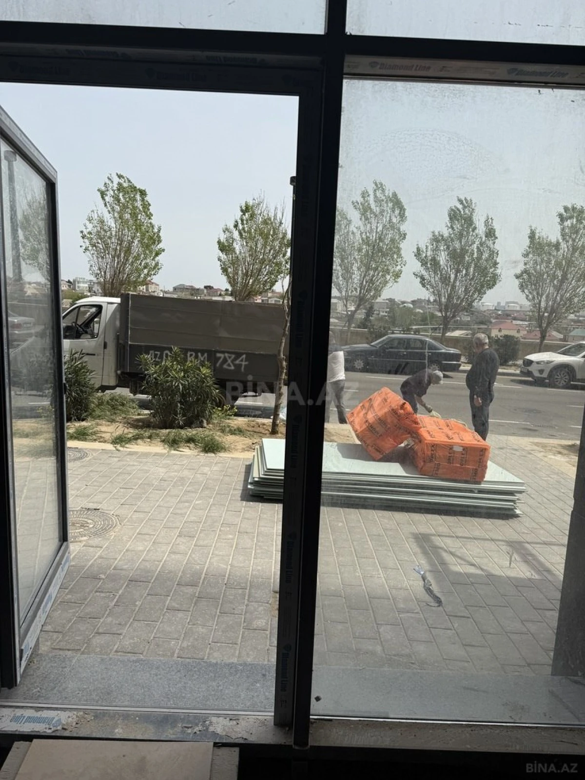 Satılır obyekt 410 m²