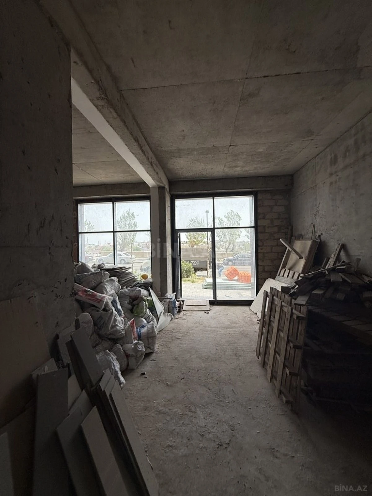 Satılır obyekt 410 m²