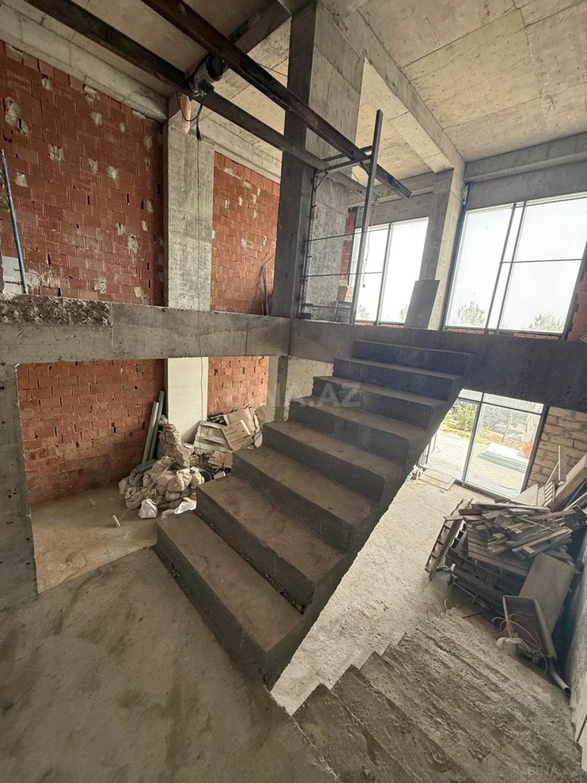 Satılır obyekt 410 m²