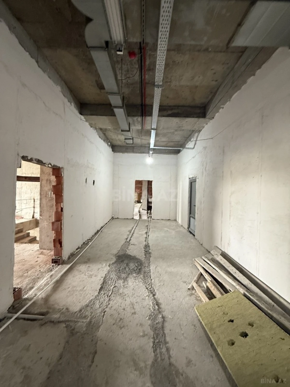 Satılır obyekt 410 m²