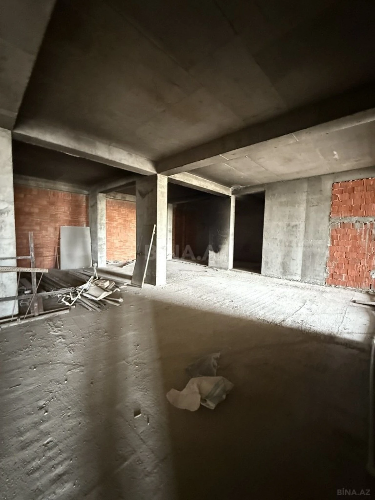 Satılır obyekt 410 m²